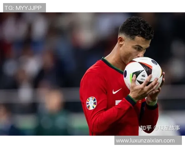 趴着追足球的球星是谁 他为何以这种独特方式展现拼搏精神